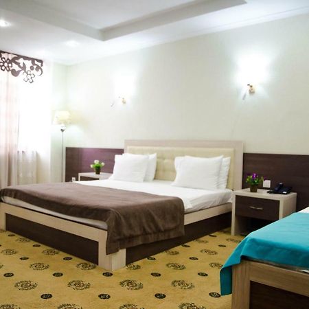 Отель Luxury House Шымкент Экстерьер фото