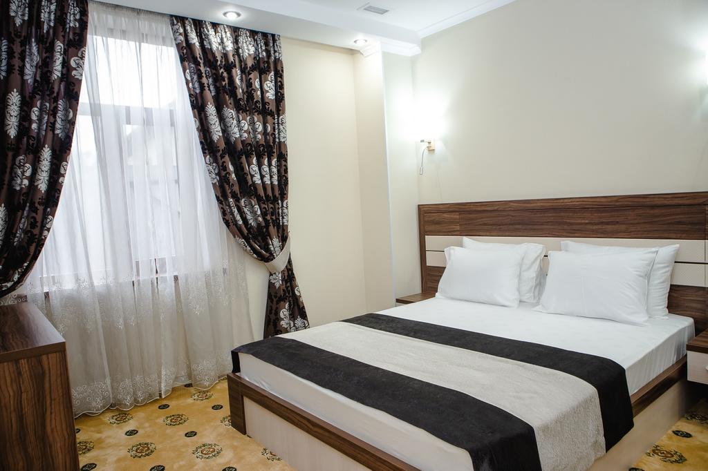 Отель Luxury House Шымкент Экстерьер фото