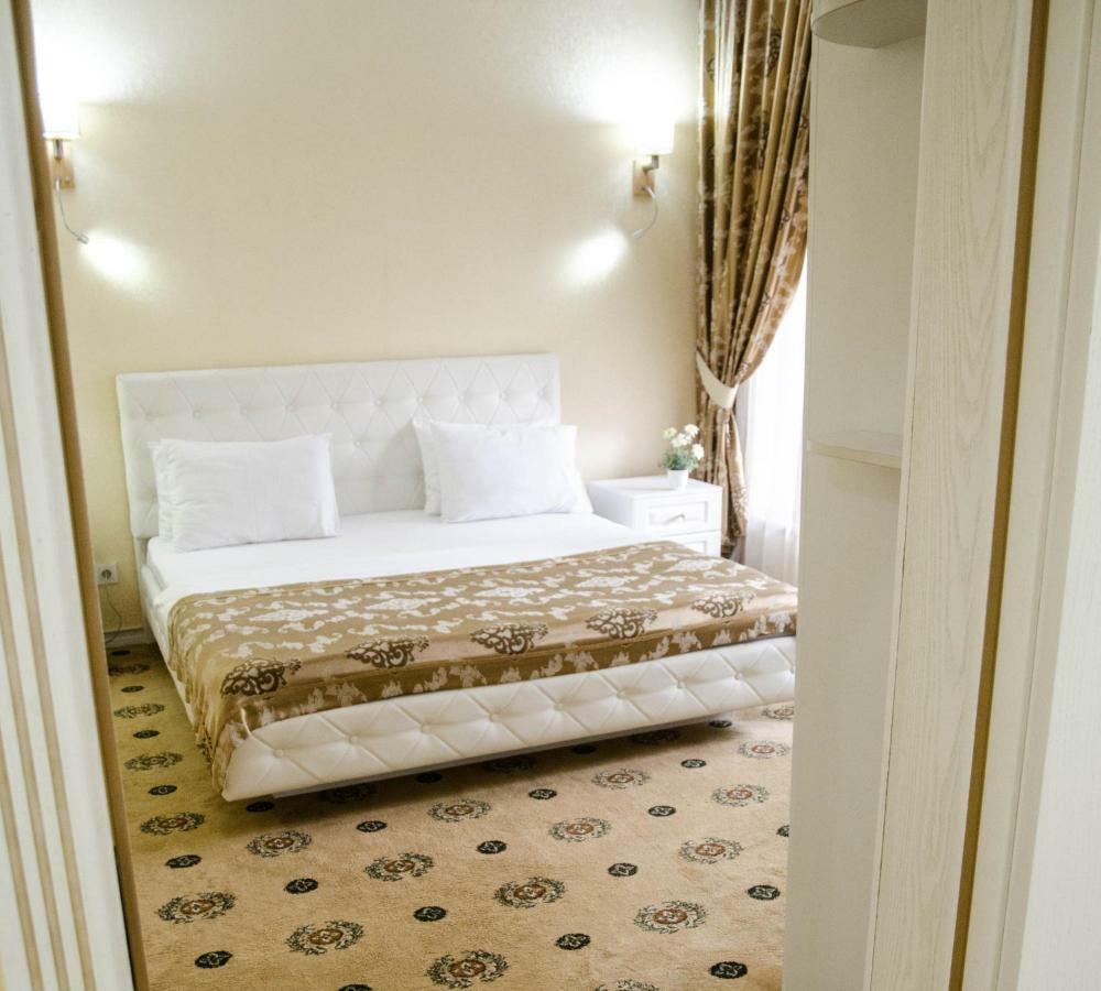 Отель Luxury House Шымкент Экстерьер фото