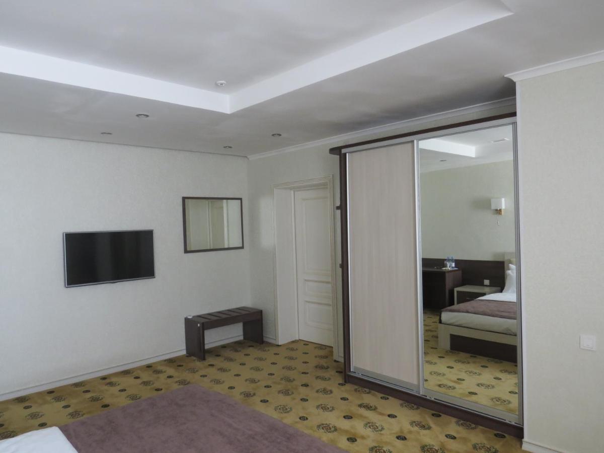 Отель Luxury House Шымкент Экстерьер фото
